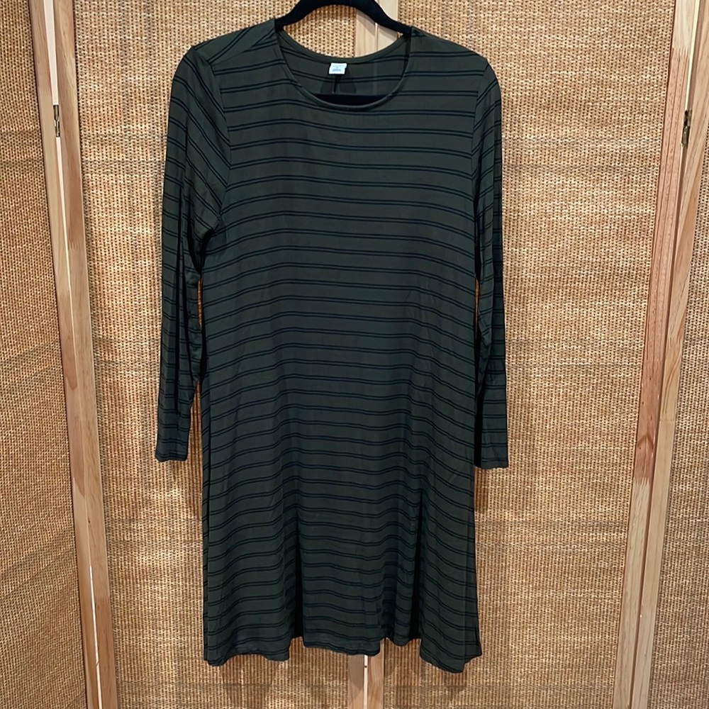 Old Navy green and black shift dress- size medium